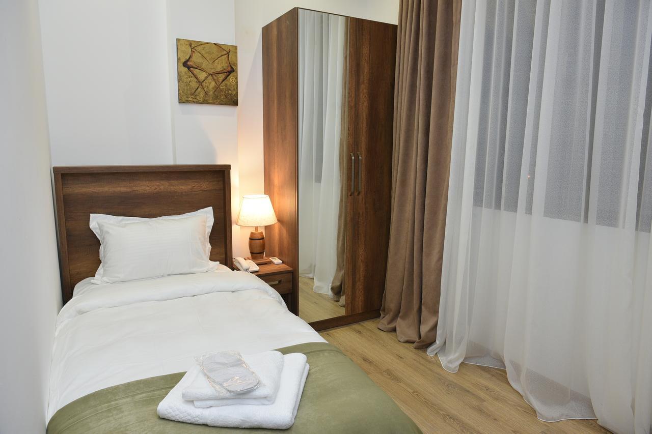 Hotel King Tom Τυφλίδα Εξωτερικό φωτογραφία